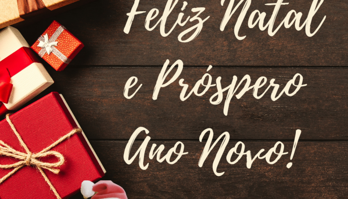 Árvore de Natal através de um orçamento Feliz Natal de vidro fosco